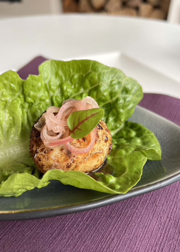 Vadouvan coquille with pickled shallots