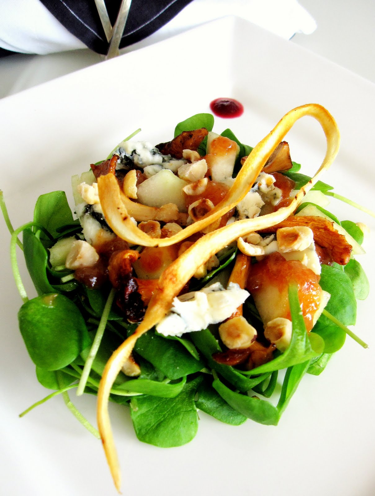 Winter salad with quince dressing